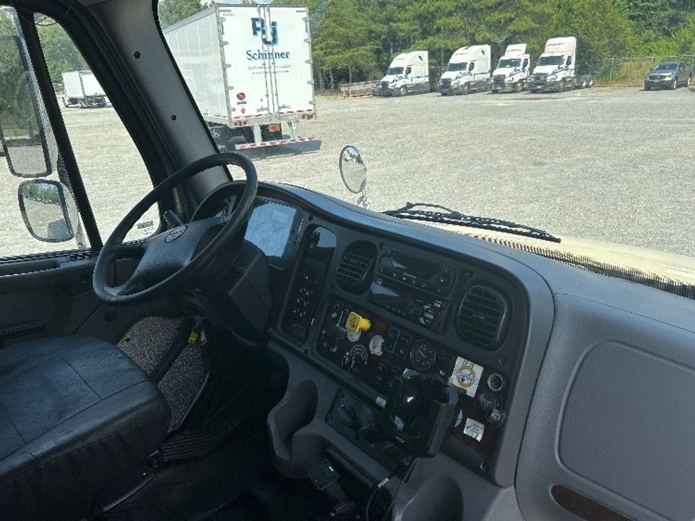 Refrigerated Truck-Light and Medium Duty Trucks-Freightliner-2019-M2-Forest Park-GA-139,358\n\t\tmiles-$ 42,250 - Image 21