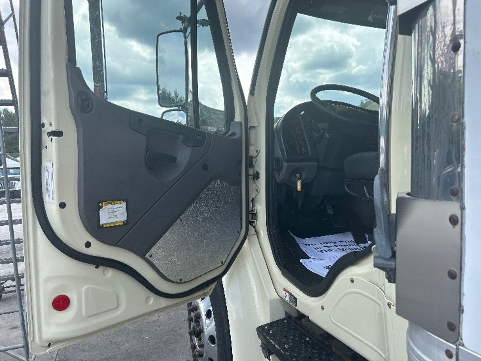 Refrigerated Truck-Light and Medium Duty Trucks-Freightliner-2019-M2-Forest Park-GA-145,552\n\t\tmiles-$ 50,500 - Image 15