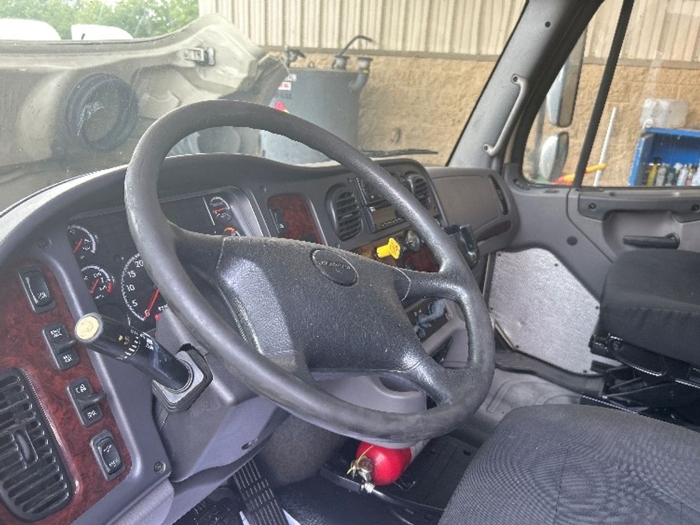 Refrigerated Truck-Light and Medium Duty Trucks-Freightliner-2019-M2-Forest Park-GA-145,552\n\t\tmiles-$ 50,500 - Image 16