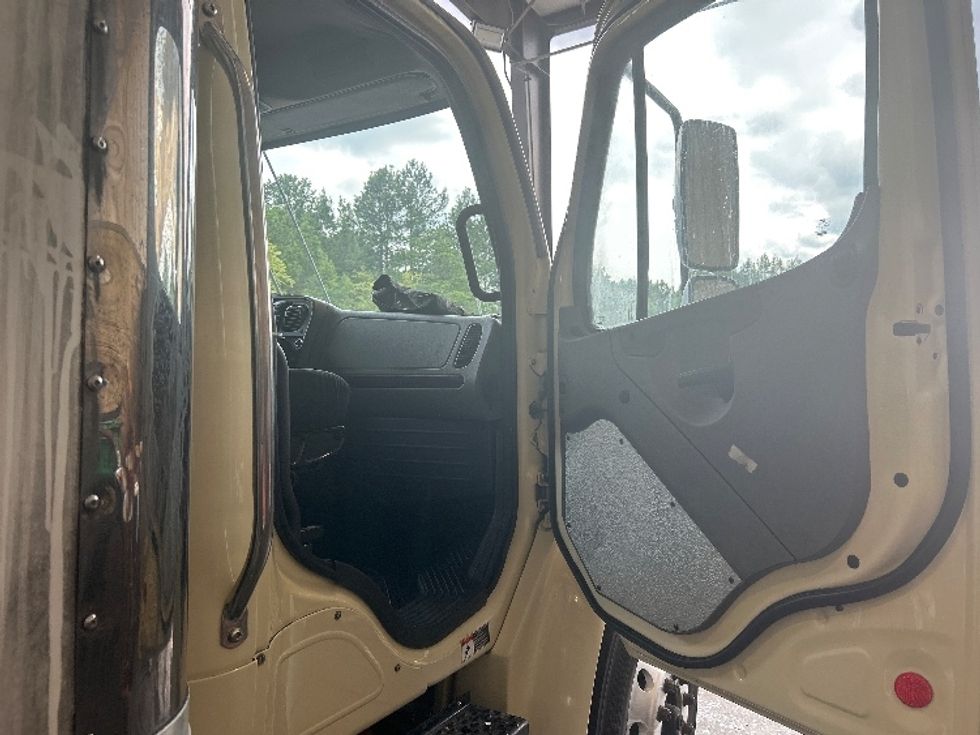 Refrigerated Truck-Light and Medium Duty Trucks-Freightliner-2019-M2-Forest Park-GA-145,552\n\t\tmiles-$ 50,500 - Image 19