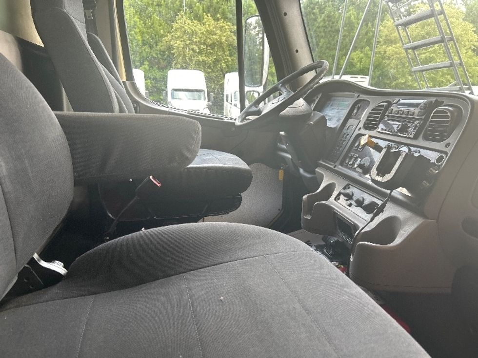 Refrigerated Truck-Light and Medium Duty Trucks-Freightliner-2019-M2-Forest Park-GA-145,552\n\t\tmiles-$ 50,500 - Image 21