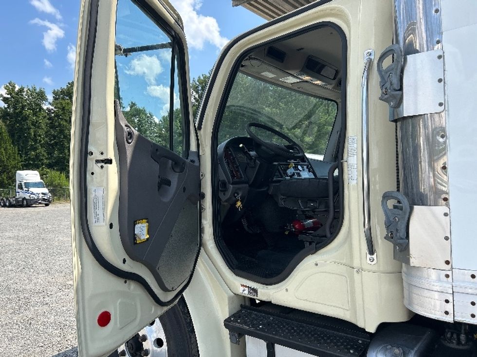 Refrigerated Truck-Light and Medium Duty Trucks-Freightliner-2019-M2-Forest Park-GA-146,212\n\t\tmiles-$ 53,500 - Image 15