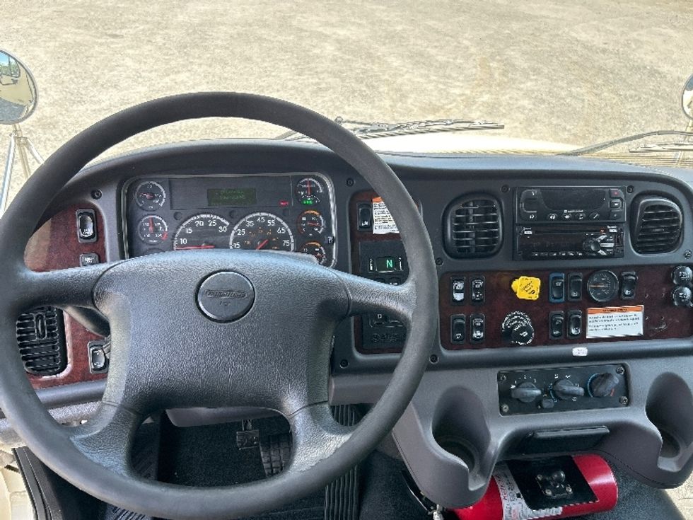 Refrigerated Truck-Light and Medium Duty Trucks-Freightliner-2019-M2-Forest Park-GA-146,212\n\t\tmiles-$ 53,500 - Image 17