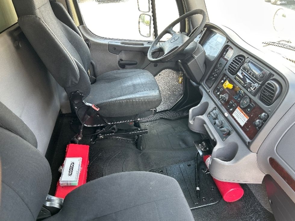 Refrigerated Truck-Light and Medium Duty Trucks-Freightliner-2019-M2-Forest Park-GA-146,212\n\t\tmiles-$ 53,500 - Image 21