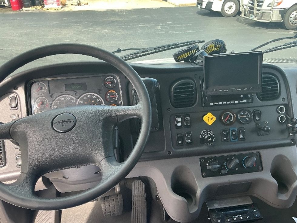 Refrigerated Truck-Light and Medium Duty Trucks-Freightliner-2019-M2-Forest Park-GA-151,352\n\t\tmiles-$ 49,750 - Image 17