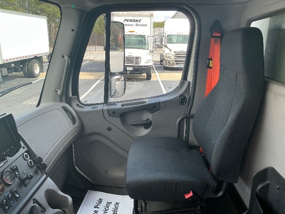 Refrigerated Truck-Light and Medium Duty Trucks-Freightliner-2019-M2-Forest Park-GA-151,352\n\t\tmiles-$ 49,750 - Image 19