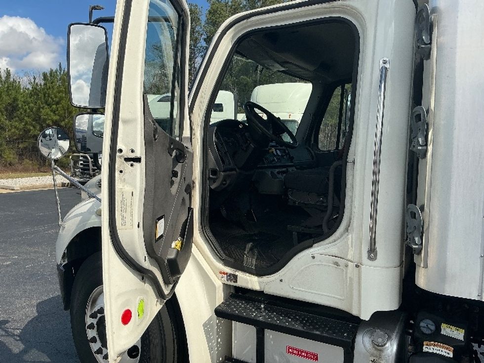 Refrigerated Truck-Light and Medium Duty Trucks-Freightliner-2019-M2-Forest Park-GA-163,156\n\t\tmiles-$ 51,500 - Image 16