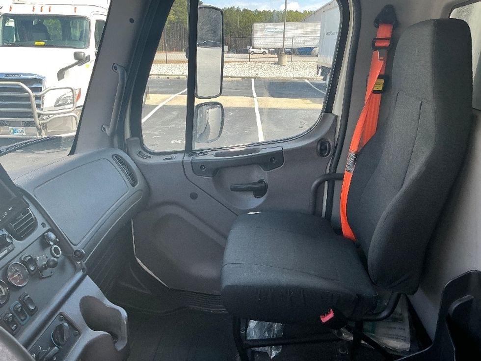 Refrigerated Truck-Light and Medium Duty Trucks-Freightliner-2019-M2-Forest Park-GA-163,156\n\t\tmiles-$ 51,500 - Image 19