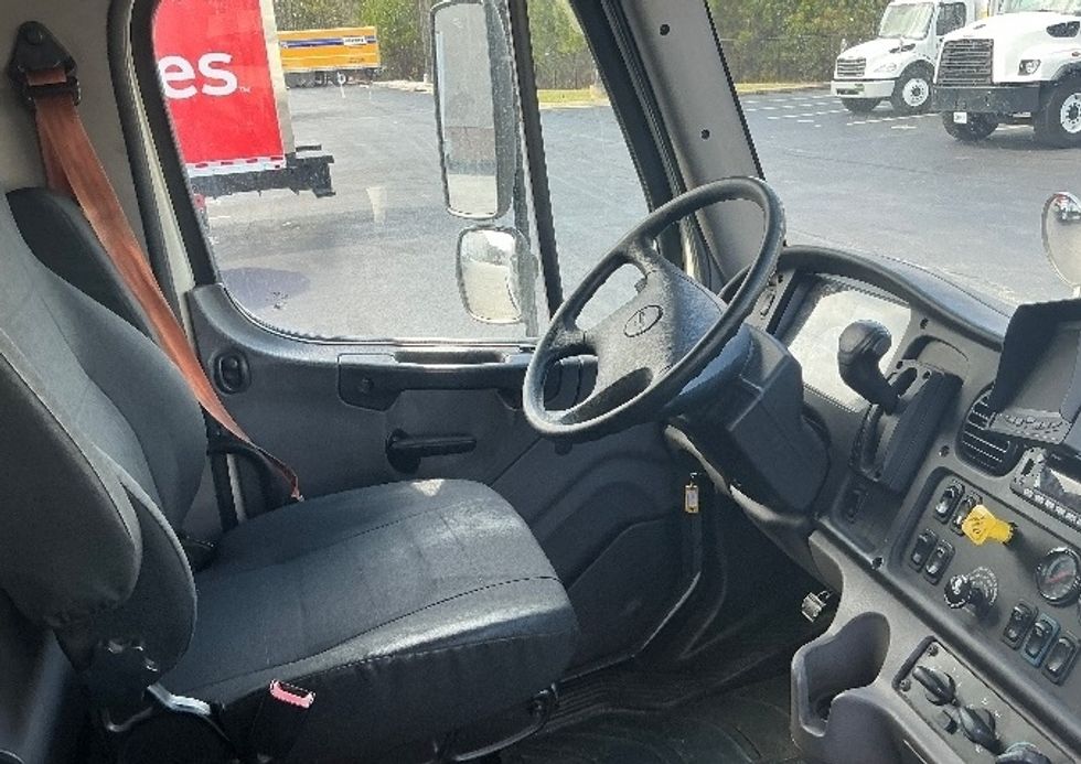 Refrigerated Truck-Light and Medium Duty Trucks-Freightliner-2019-M2-Forest Park-GA-163,156\n\t\tmiles-$ 51,500 - Image 22