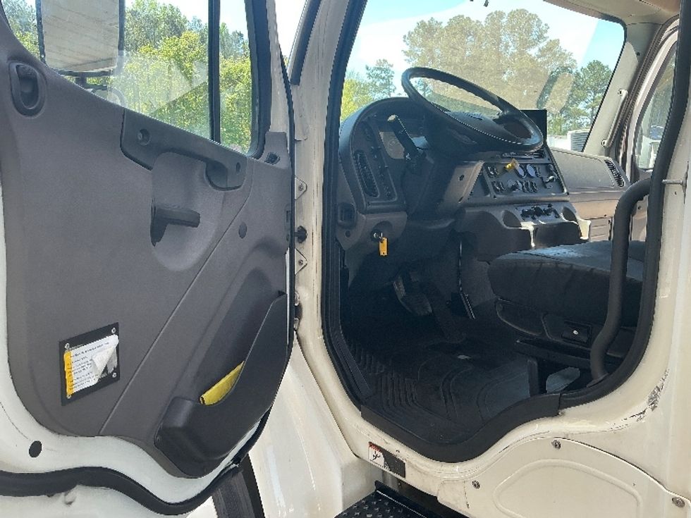 Refrigerated Truck-Light and Medium Duty Trucks-Freightliner-2019-M2-Forest Park-GA-208,035\n\t\tmiles-$ 47,750 - Image 15