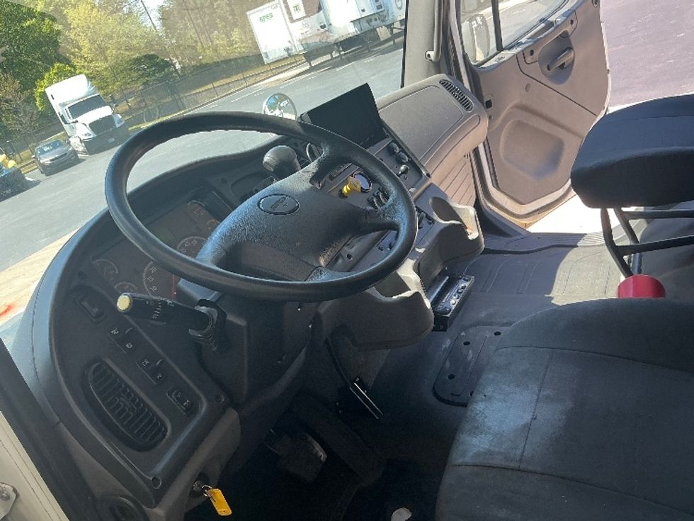 Refrigerated Truck-Light and Medium Duty Trucks-Freightliner-2019-M2-Forest Park-GA-208,035\n\t\tmiles-$ 47,750 - Image 16