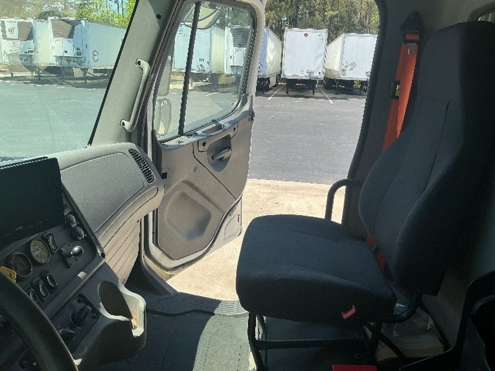 Refrigerated Truck-Light and Medium Duty Trucks-Freightliner-2019-M2-Forest Park-GA-208,035\n\t\tmiles-$ 47,750 - Image 18