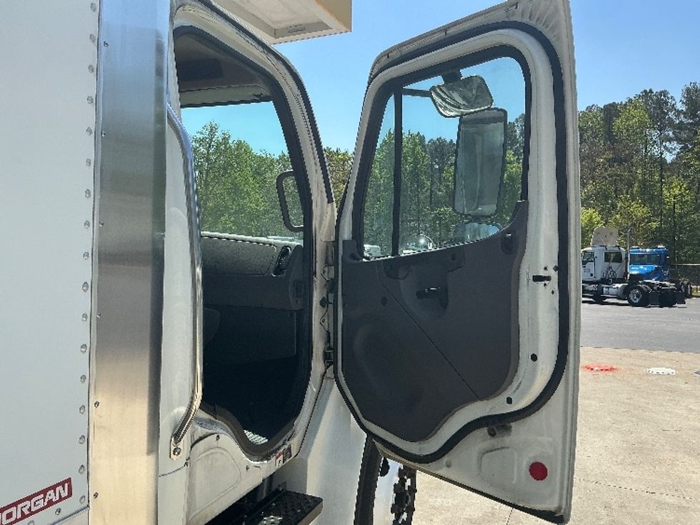 Refrigerated Truck-Light and Medium Duty Trucks-Freightliner-2019-M2-Forest Park-GA-208,035\n\t\tmiles-$ 47,750 - Image 19