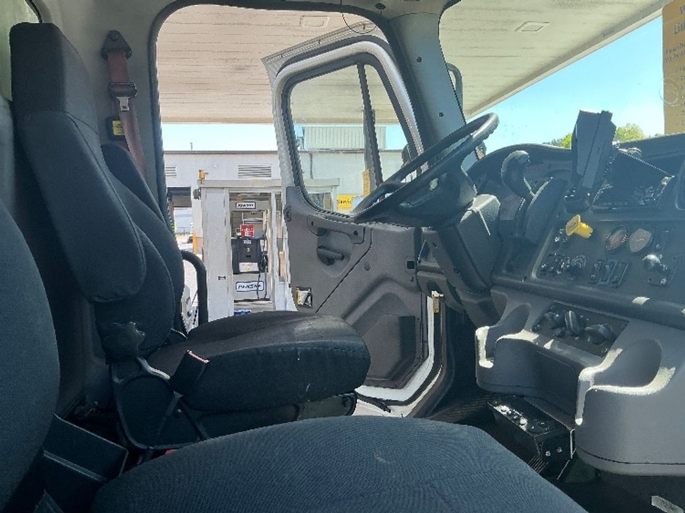 Refrigerated Truck-Light and Medium Duty Trucks-Freightliner-2019-M2-Forest Park-GA-208,035\n\t\tmiles-$ 47,750 - Image 21