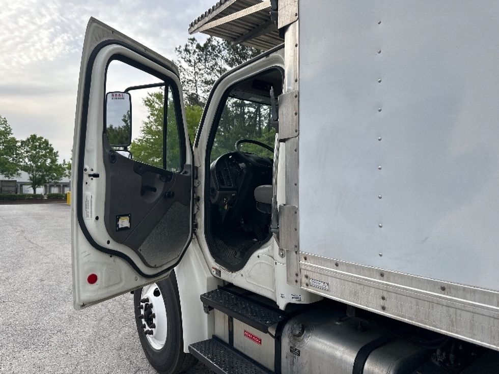 Refrigerated Truck-Light and Medium Duty Trucks-Freightliner-2019-M2-Forest Park-GA-220,467\n\t\tmiles-$ 38,250 - Image 16