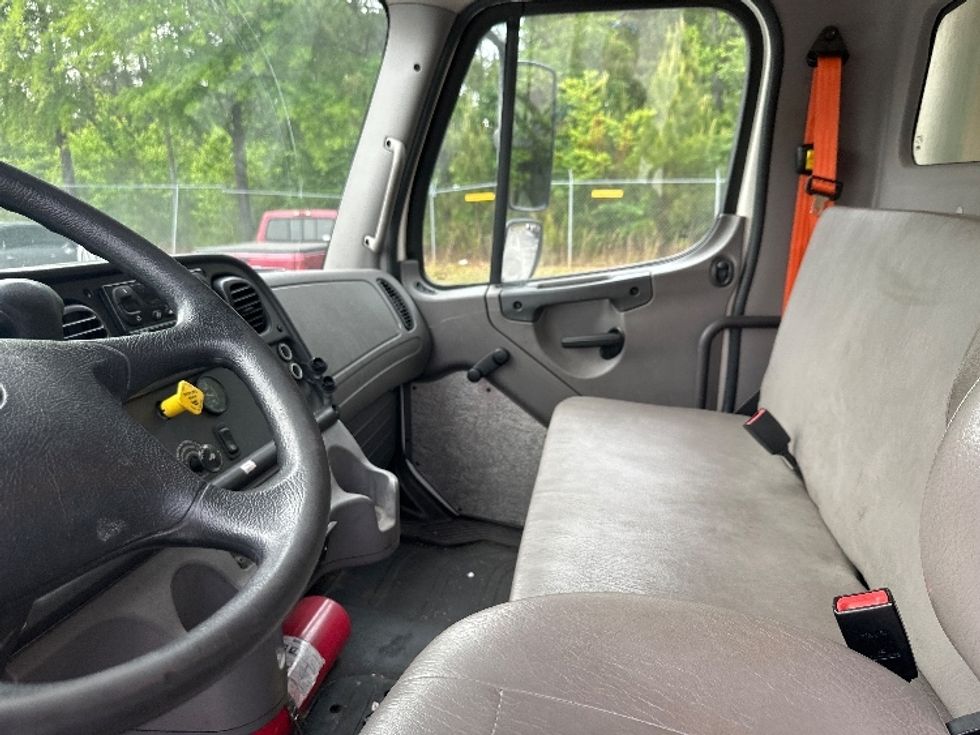 Refrigerated Truck-Light and Medium Duty Trucks-Freightliner-2019-M2-Forest Park-GA-220,467\n\t\tmiles-$ 38,250 - Image 19