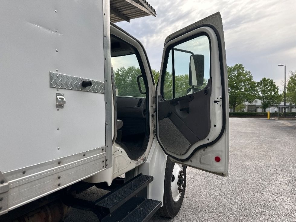 Refrigerated Truck-Light and Medium Duty Trucks-Freightliner-2019-M2-Forest Park-GA-220,467\n\t\tmiles-$ 38,250 - Image 20