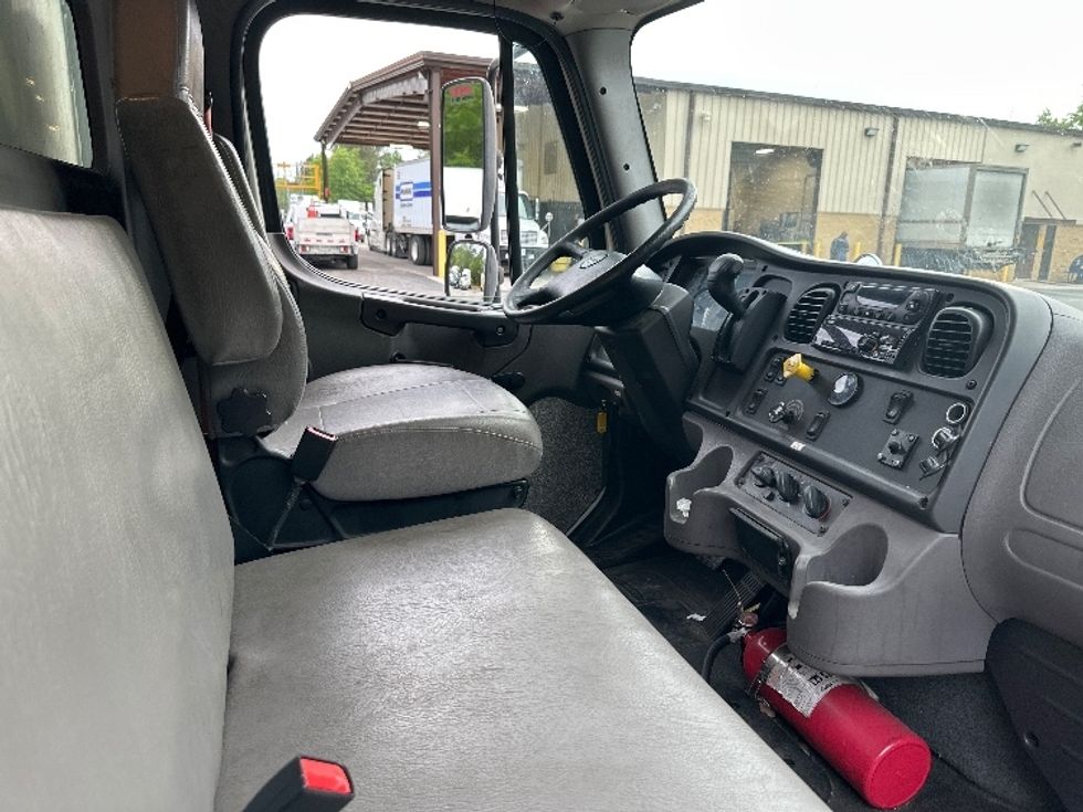Refrigerated Truck-Light and Medium Duty Trucks-Freightliner-2019-M2-Forest Park-GA-220,467\n\t\tmiles-$ 38,250 - Image 22