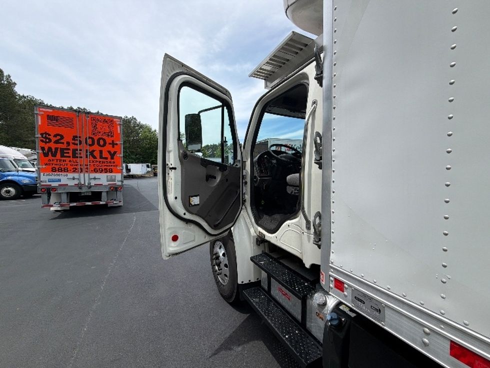 Refrigerated Truck-Light and Medium Duty Trucks-Freightliner-2019-M2-Forest Park-GA-351,823\n\t\tmiles-$ 27,500 - Image 15