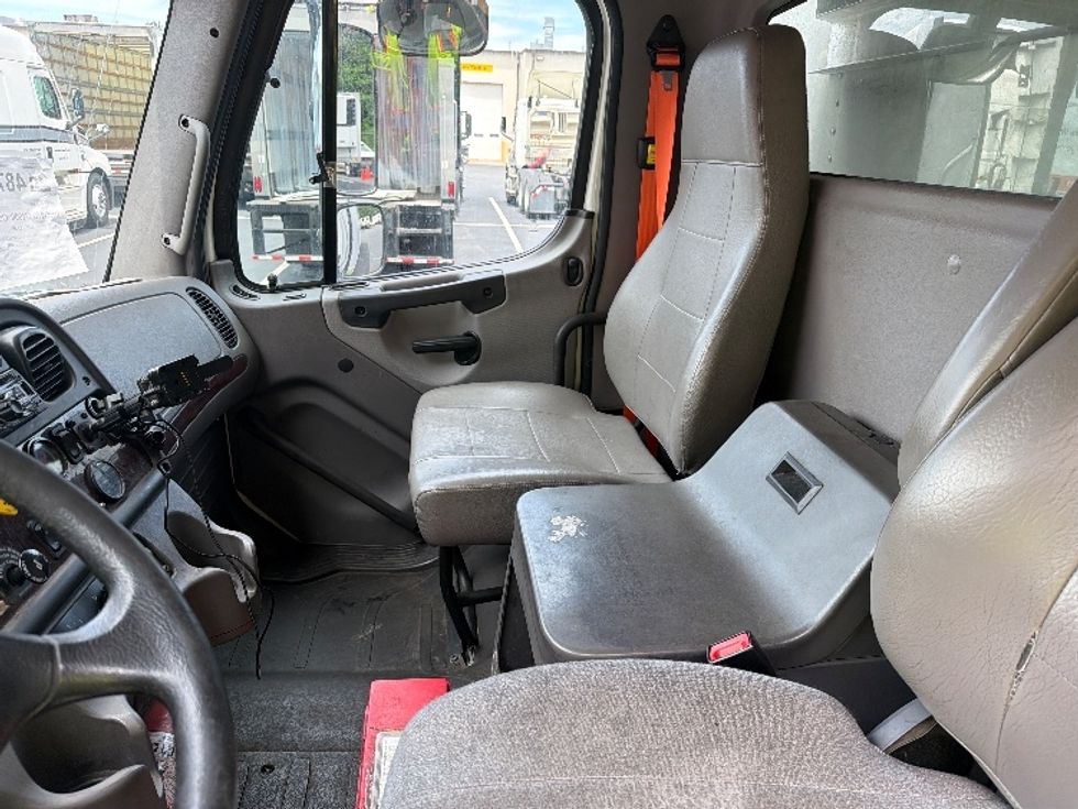 Refrigerated Truck-Light and Medium Duty Trucks-Freightliner-2019-M2-Forest Park-GA-351,823\n\t\tmiles-$ 27,500 - Image 17