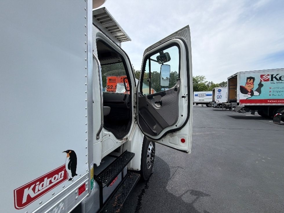 Refrigerated Truck-Light and Medium Duty Trucks-Freightliner-2019-M2-Forest Park-GA-351,823\n\t\tmiles-$ 27,500 - Image 18