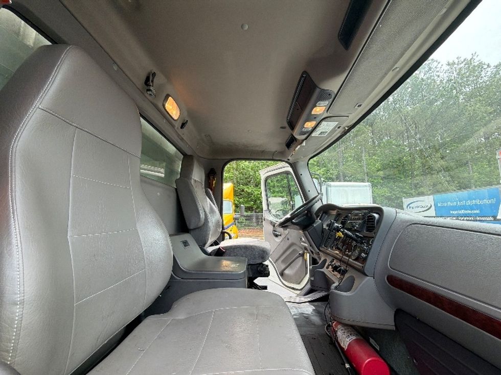 Refrigerated Truck-Light and Medium Duty Trucks-Freightliner-2019-M2-Forest Park-GA-351,823\n\t\tmiles-$ 27,500 - Image 20