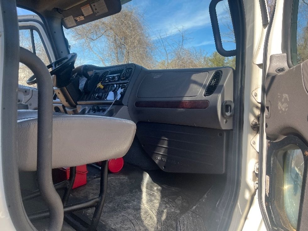 Refrigerated Truck-Light and Medium Duty Trucks-Freightliner-2019-M2-Fredericksburg-VA-259,897\n\t\tmiles-$ 47,750 - Image 20