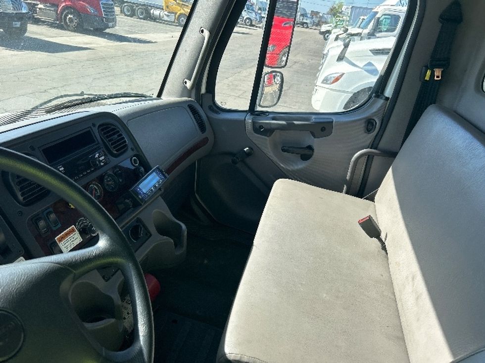 Refrigerated Truck-Light and Medium Duty Trucks-Freightliner-2019-M2-Fresno-CA-152,467\n\t\tmiles-$ 57,750 - Image 19
