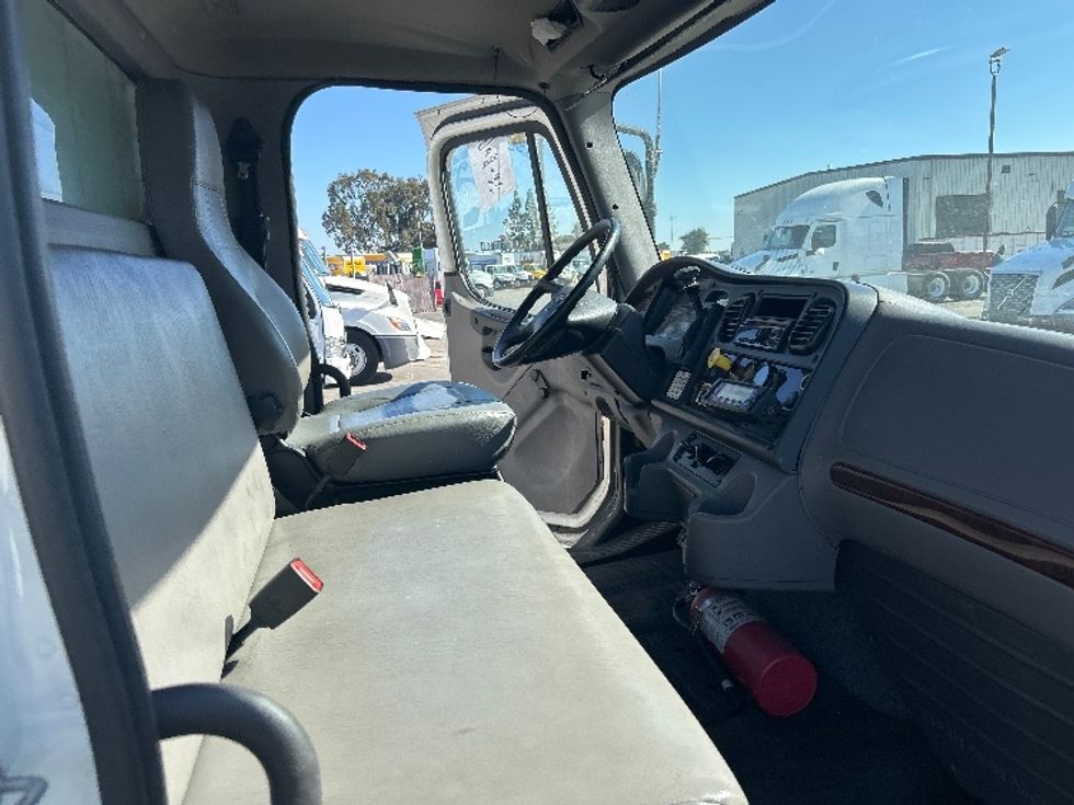 Refrigerated Truck-Light and Medium Duty Trucks-Freightliner-2019-M2-Fresno-CA-152,467\n\t\tmiles-$ 57,750 - Image 22