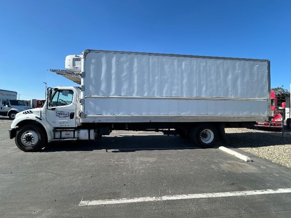 Refrigerated Truck-Light and Medium Duty Trucks-Freightliner-2019-M2-Fresno-CA-152,467\n\t\tmiles-$ 57,750 - Image 4