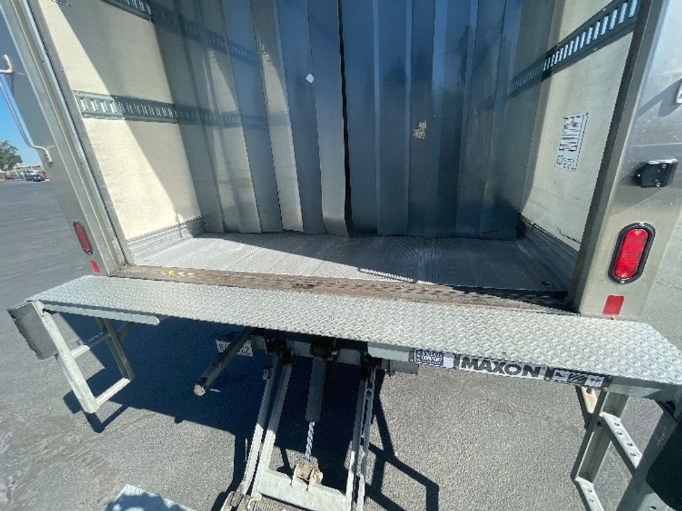 Refrigerated Truck-Light and Medium Duty Trucks-Freightliner-2019-M2-Fresno-CA-184,238\n\t\tmiles-$ 61,750 - Image 10