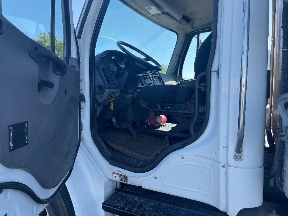 Refrigerated Truck-Light and Medium Duty Trucks-Freightliner-2019-M2-Fresno-CA-184,238\n\t\tmiles-$ 61,750 - Image 16