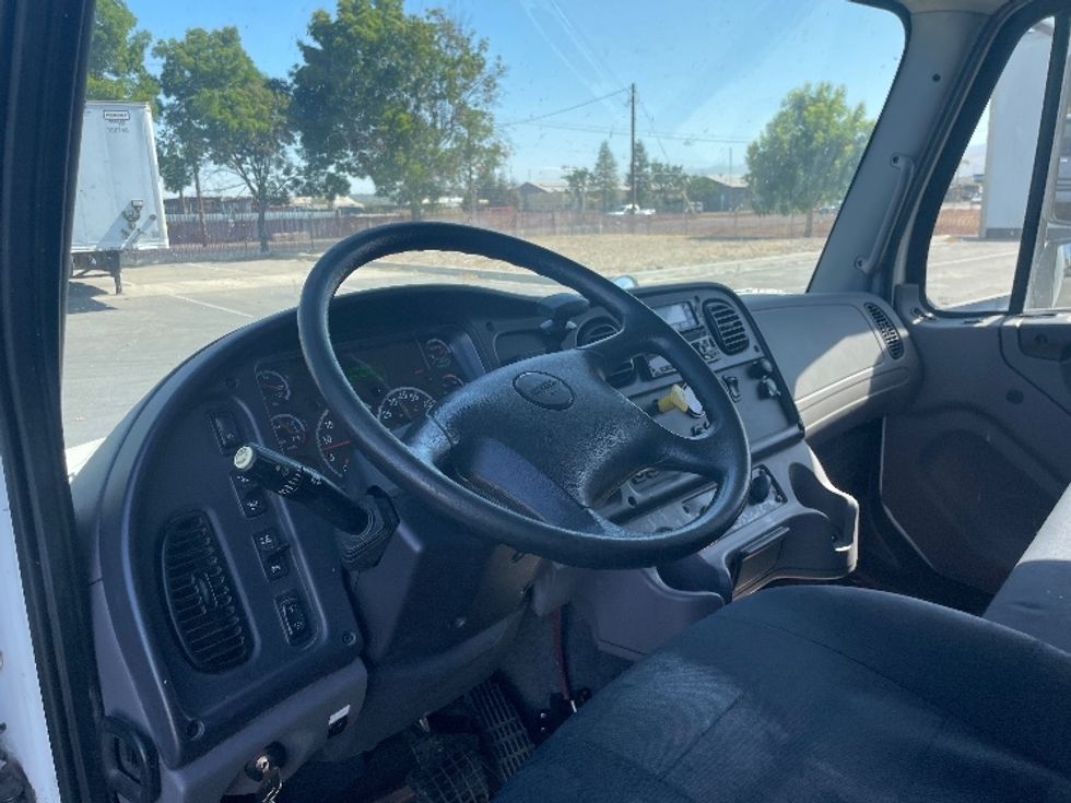 Refrigerated Truck-Light and Medium Duty Trucks-Freightliner-2019-M2-Fresno-CA-184,238\n\t\tmiles-$ 61,750 - Image 17