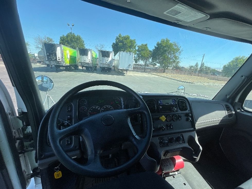 Refrigerated Truck-Light and Medium Duty Trucks-Freightliner-2019-M2-Fresno-CA-184,238\n\t\tmiles-$ 61,750 - Image 18