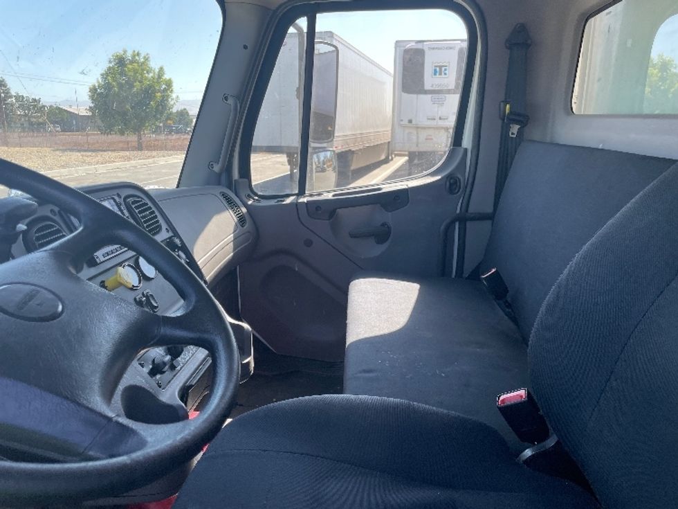Refrigerated Truck-Light and Medium Duty Trucks-Freightliner-2019-M2-Fresno-CA-184,238\n\t\tmiles-$ 61,750 - Image 19