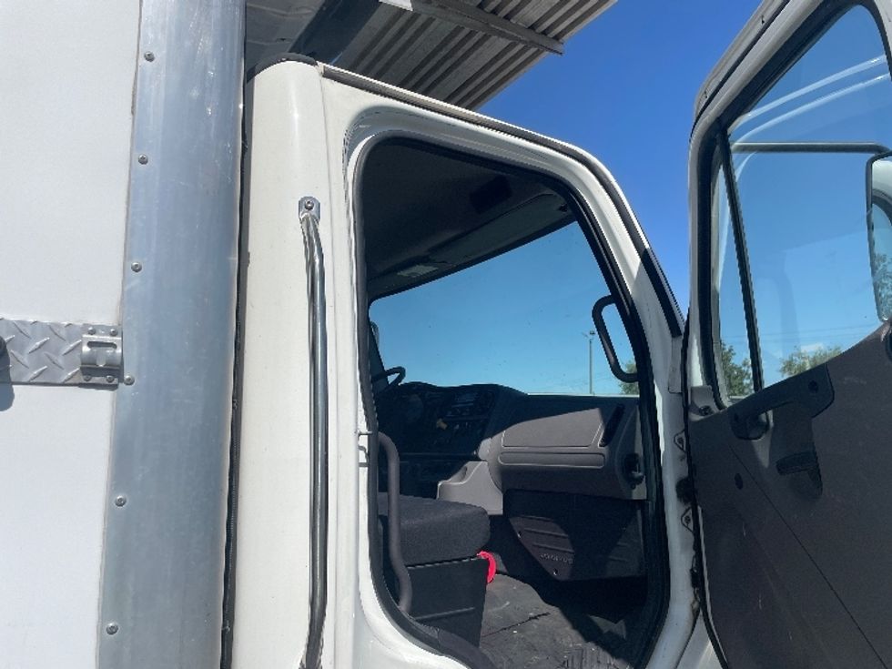 Refrigerated Truck-Light and Medium Duty Trucks-Freightliner-2019-M2-Fresno-CA-184,238\n\t\tmiles-$ 61,750 - Image 20