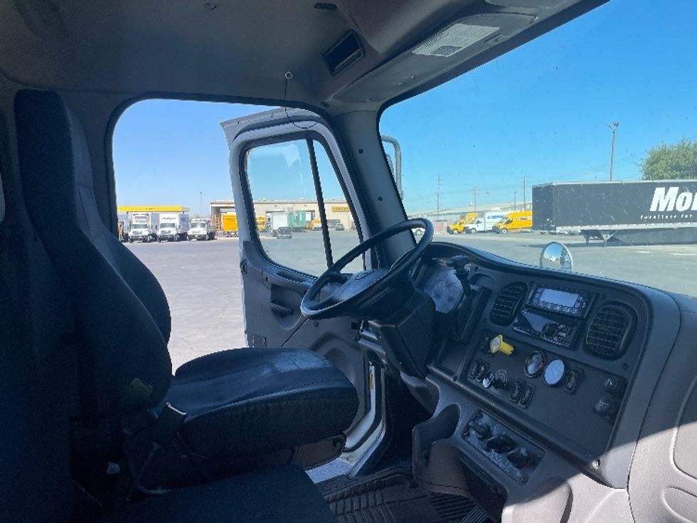 Refrigerated Truck-Light and Medium Duty Trucks-Freightliner-2019-M2-Fresno-CA-184,238\n\t\tmiles-$ 61,750 - Image 22