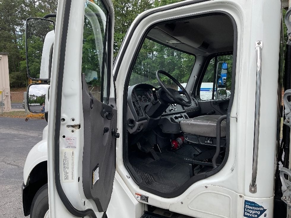 Refrigerated Truck-Light and Medium Duty Trucks-Freightliner-2019-M2-Gainesville-GA-266,999\n\t\tmiles-$ 42,000 - Image 16