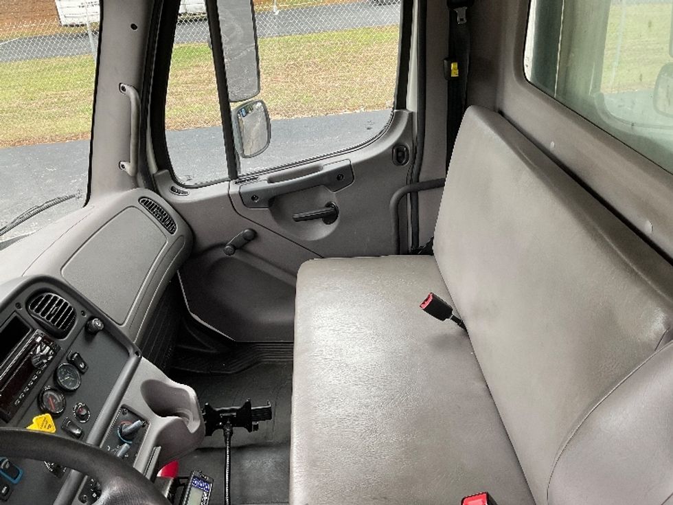 Refrigerated Truck-Light and Medium Duty Trucks-Freightliner-2019-M2-Gainesville-GA-266,999\n\t\tmiles-$ 42,000 - Image 19