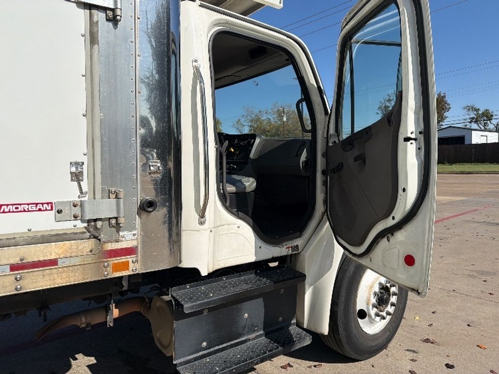 Refrigerated Truck-Light and Medium Duty Trucks-Freightliner-2019-M2-Garland-TX-420,111\n\t\tmiles-$ 20,500 - Image 20