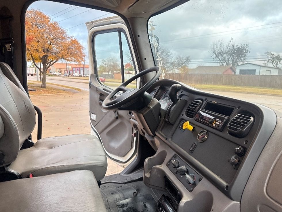 Refrigerated Truck-Light and Medium Duty Trucks-Freightliner-2019-M2-Garland-TX-420,111\n\t\tmiles-$ 20,500 - Image 22