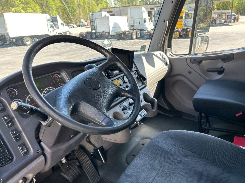 Refrigerated Truck-Light and Medium Duty Trucks-Freightliner-2019-M2-Garner-NC-287,923\n\t\tmiles-$ 25,500 - Image 17