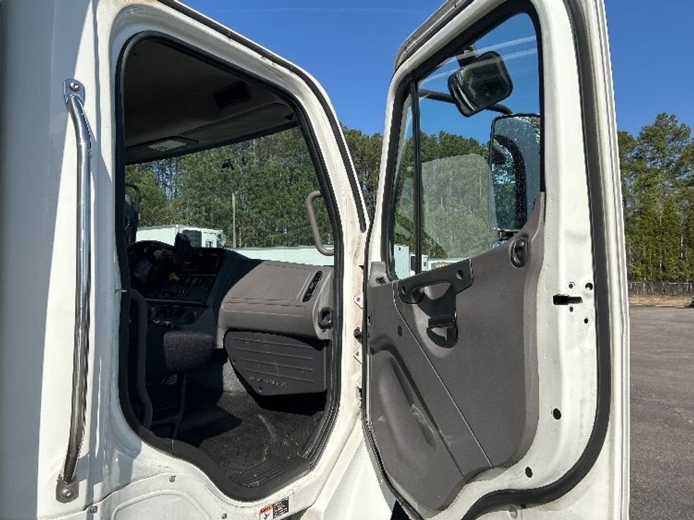 Refrigerated Truck-Light and Medium Duty Trucks-Freightliner-2019-M2-Garner-NC-287,923\n\t\tmiles-$ 25,500 - Image 20