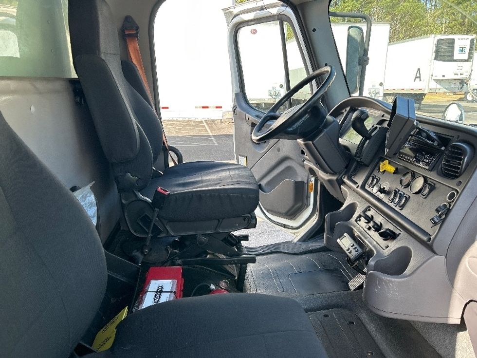 Refrigerated Truck-Light and Medium Duty Trucks-Freightliner-2019-M2-Garner-NC-287,923\n\t\tmiles-$ 25,500 - Image 22