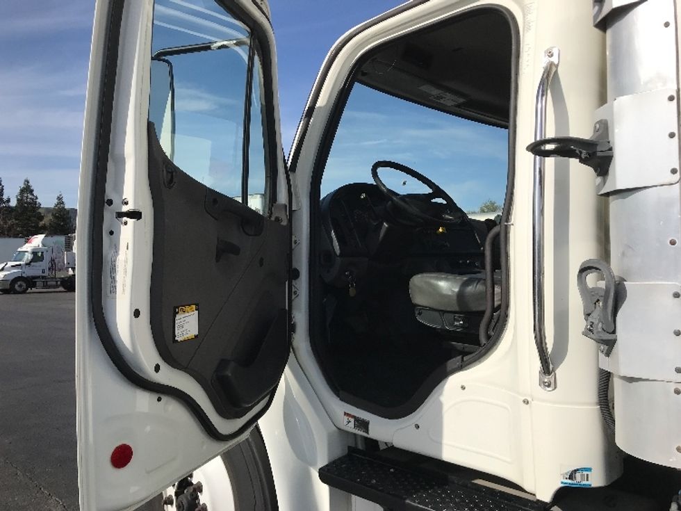 Refrigerated Truck-Light and Medium Duty Trucks-Freightliner-2019-M2-Gilroy-CA-352,896\n\t\tmiles-$ 20,000 - Image 16
