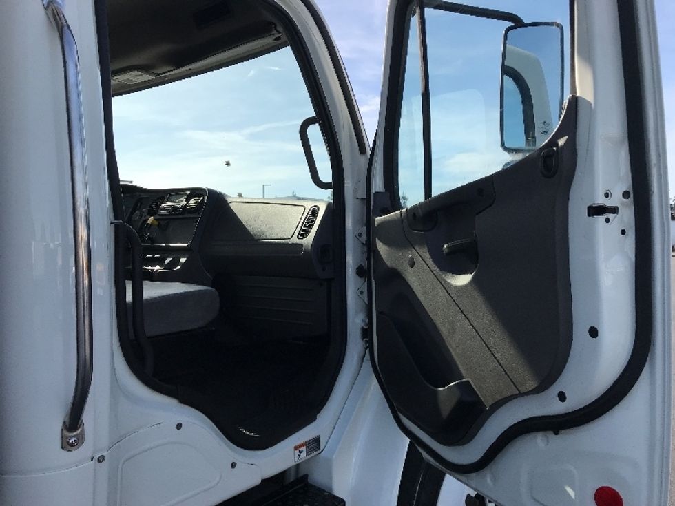 Refrigerated Truck-Light and Medium Duty Trucks-Freightliner-2019-M2-Gilroy-CA-352,896\n\t\tmiles-$ 20,000 - Image 20