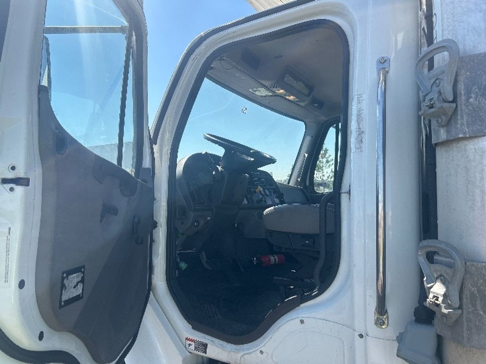 Refrigerated Truck-Light and Medium Duty Trucks-Freightliner-2019-M2-Greeley-CO-198,637\n\t\tmiles-$ 58,750 - Image 16