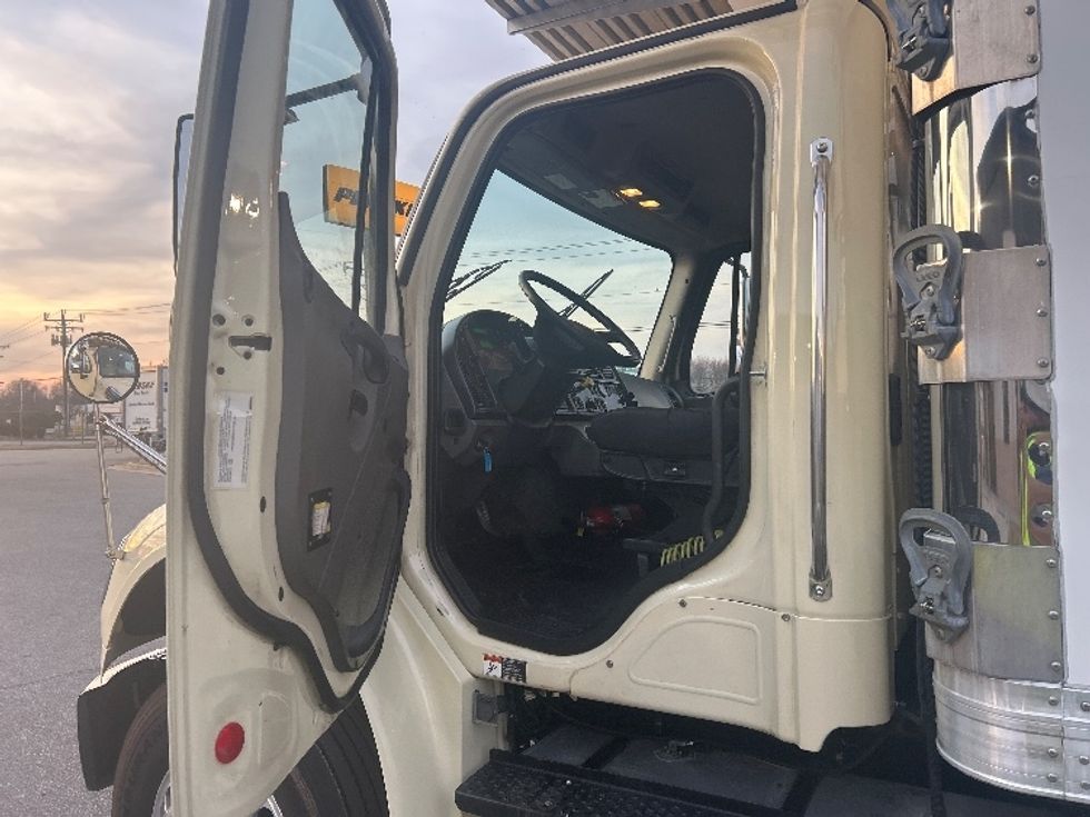 Refrigerated Truck-Light and Medium Duty Trucks-Freightliner-2019-M2-Greensboro-NC-324,965\n\t\tmiles-$ 20,750 - Image 16