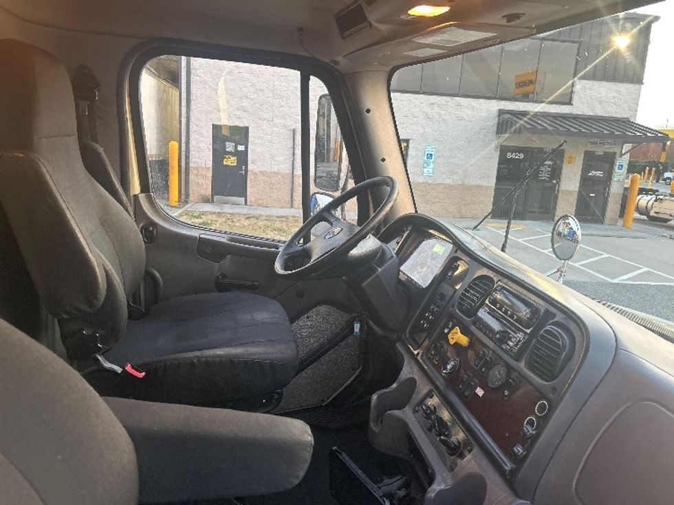 Refrigerated Truck-Light and Medium Duty Trucks-Freightliner-2019-M2-Greensboro-NC-324,965\n\t\tmiles-$ 20,750 - Image 22