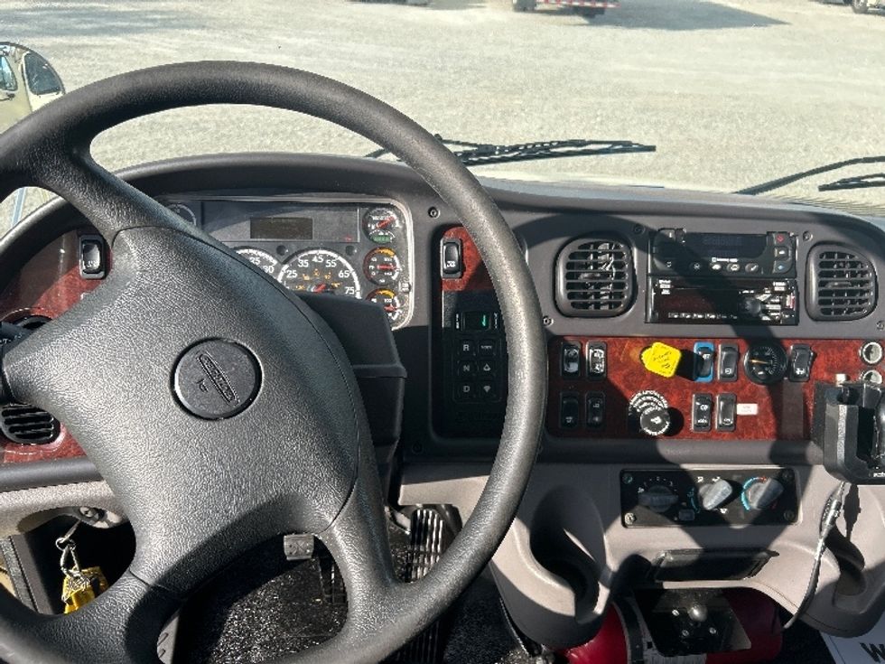 Refrigerated Truck-Light and Medium Duty Trucks-Freightliner-2019-M2-Greenville-SC-201,682\n\t\tmiles-$ 42,750 - Image 17